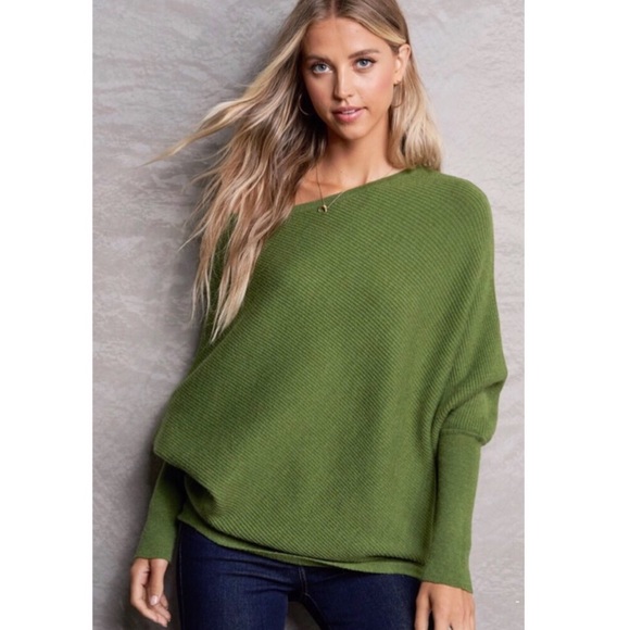 ✨LAST ONE✨ OFF SHOULDER SLOUCHY  SWEATER - Picture 3 of 5